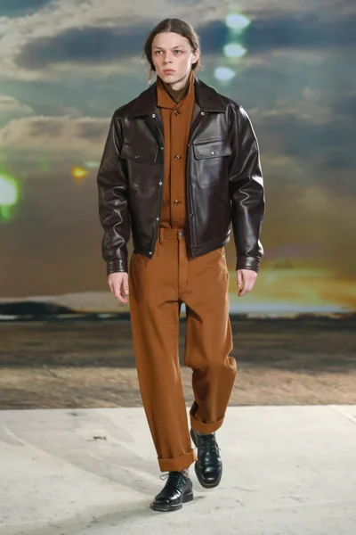 Look 49